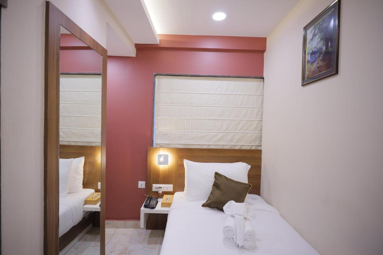 The Avenue Hotel Ballygunge Колката Екстериор снимка