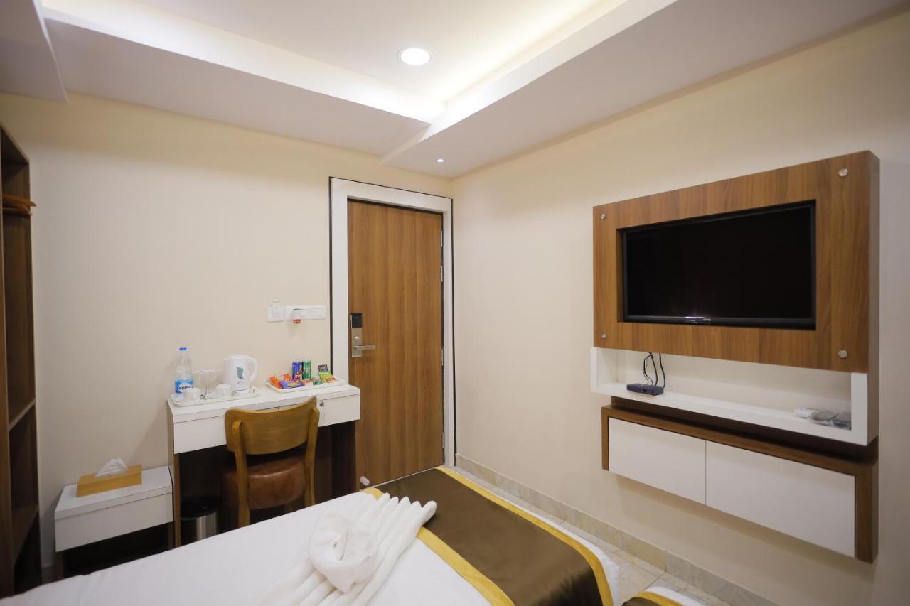 The Avenue Hotel Ballygunge Колката Екстериор снимка