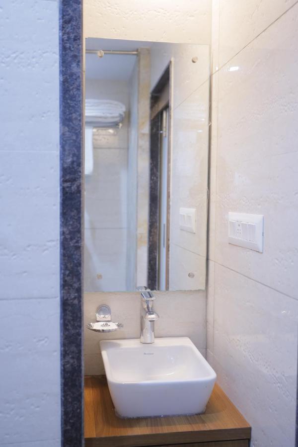 The Avenue Hotel Ballygunge Колката Екстериор снимка