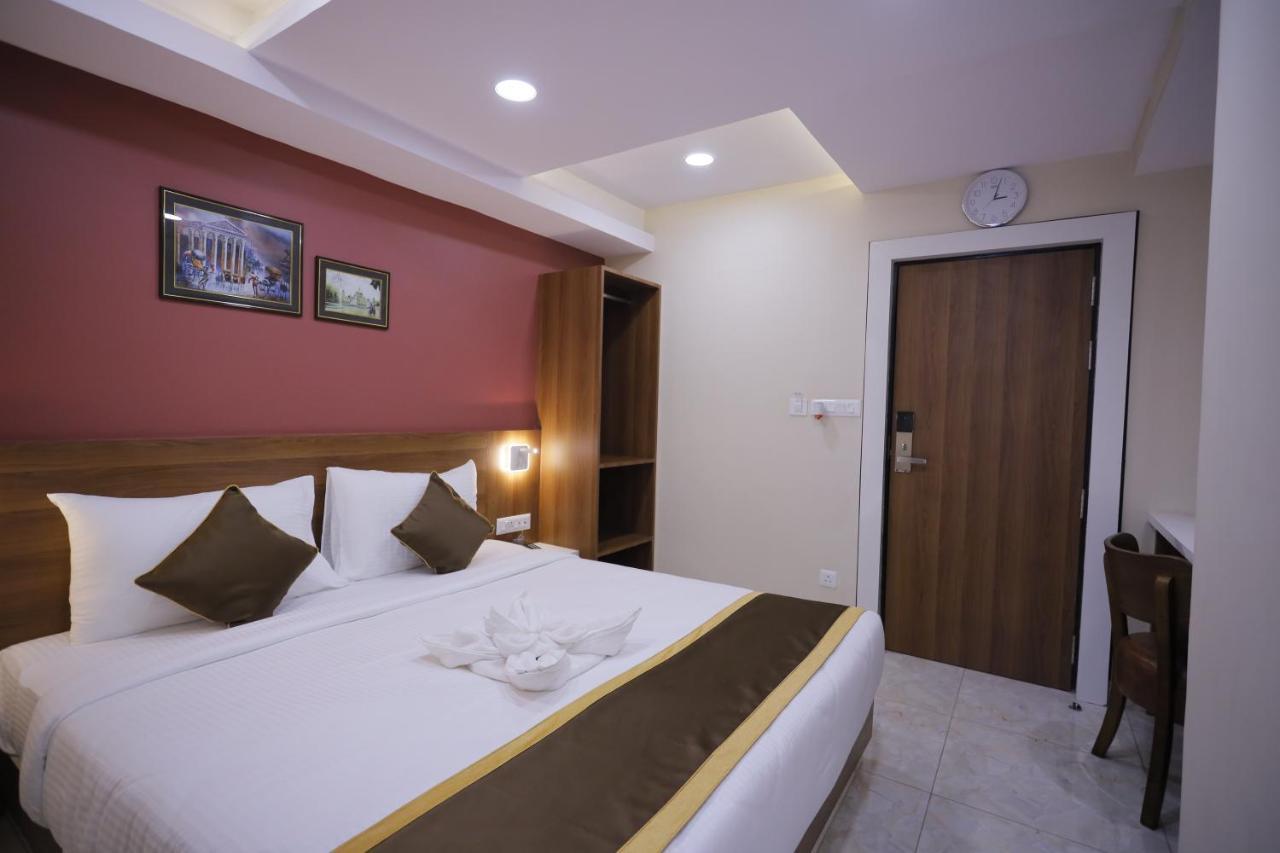 The Avenue Hotel Ballygunge Колката Екстериор снимка